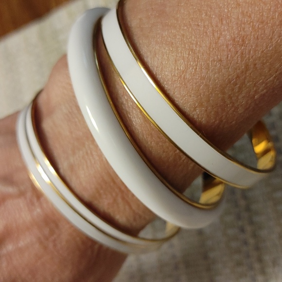 Vintage Set of Monet White & Gold Bangles - Picture 13 of 13